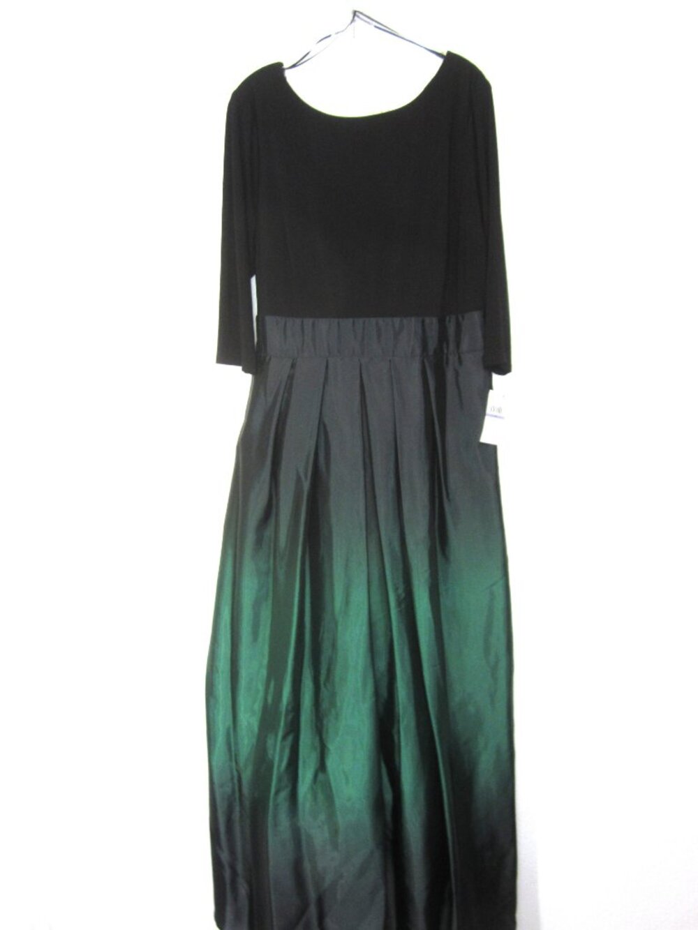 Ignite Evenings NEW Size 18 Ombre Satin Boat Neck Ball Gown Black Green Formal - Picture 5 of 15